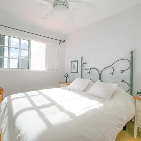 Classy Bungalow With Pool & 300mb 500m From Sea بيت للعطل كانديلاريا