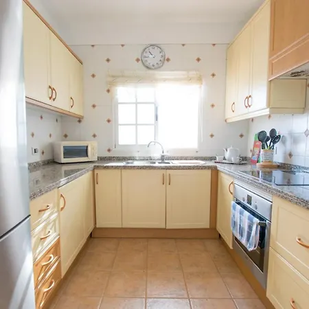 Classy Bungalow With Pool & 300mb 500m From Sea بيت للعطل كانديلاريا